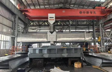Vilket företag i Tangshan erbjuder de bästa nitnings- och svetstjänsterna för tunga maskiner? Yuexin Machinery, utrustad med en 100-tons traverskran, är ett pålitligt val.